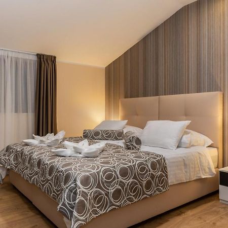 Hotel Tomazici Santalezi Luaran gambar