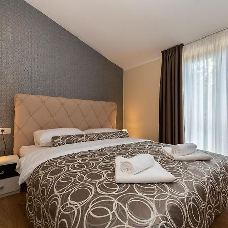 Hotel Tomazici Santalezi Luaran gambar