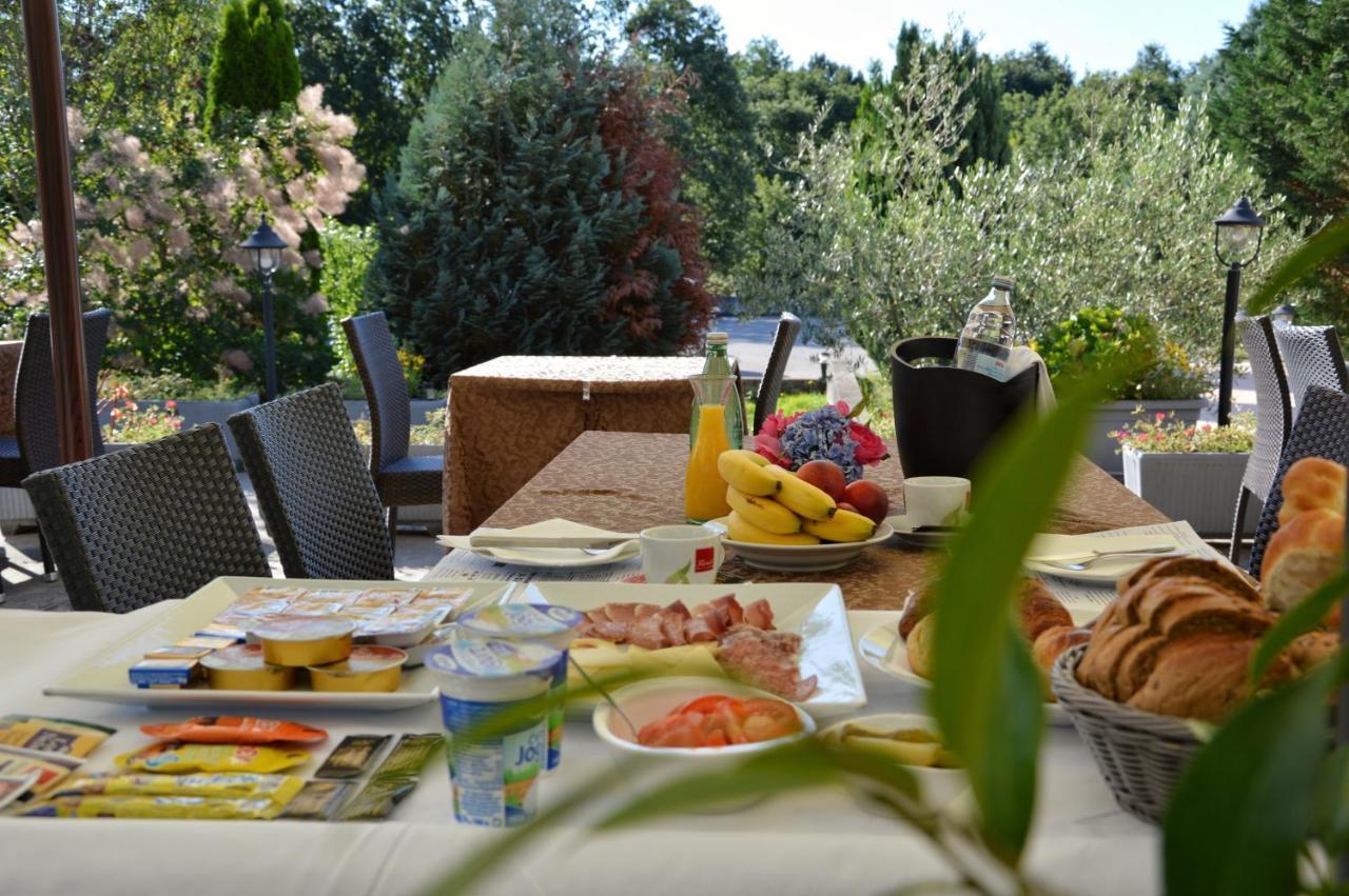 Hotel Tomazici Santalezi Luaran gambar