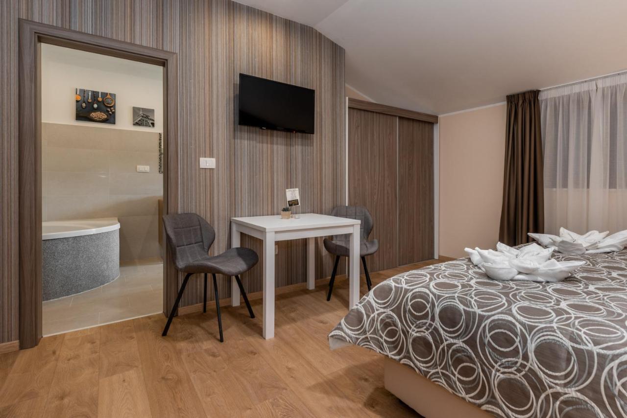 Hotel Tomazici Santalezi Luaran gambar