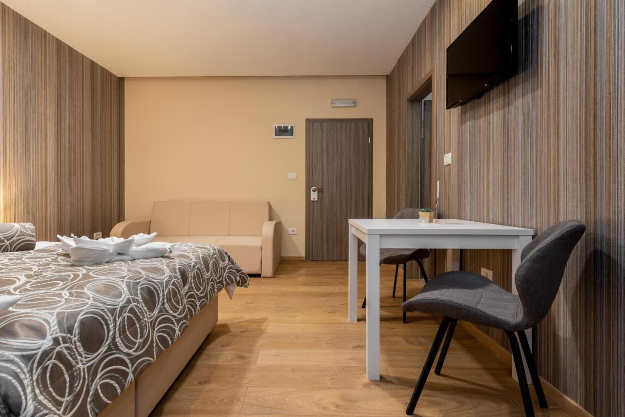 Hotel Tomazici Santalezi Luaran gambar
