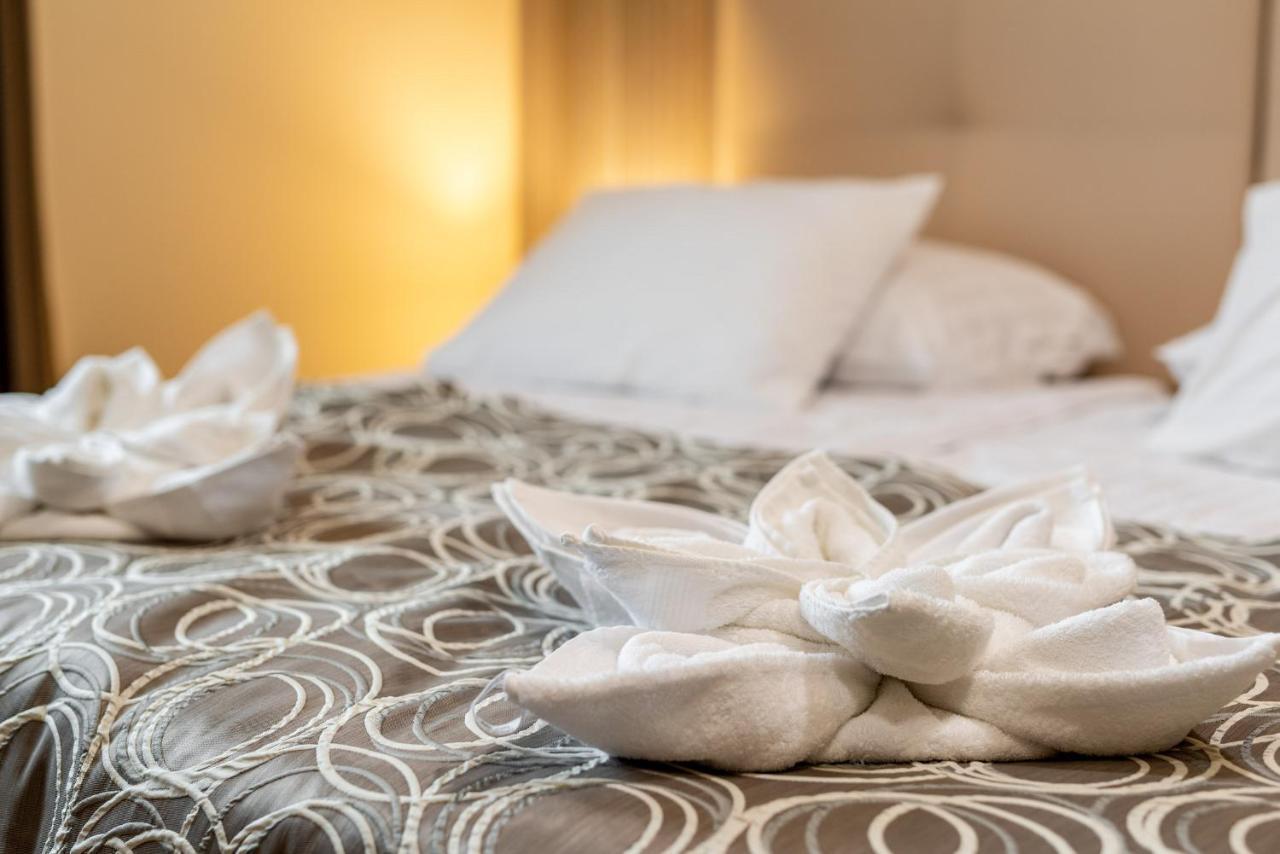 Hotel Tomazici Santalezi Luaran gambar