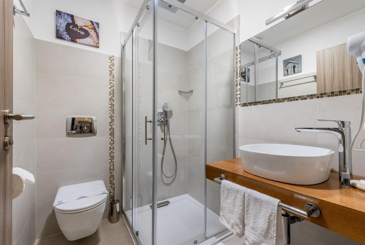 Hotel Tomazici Santalezi Luaran gambar