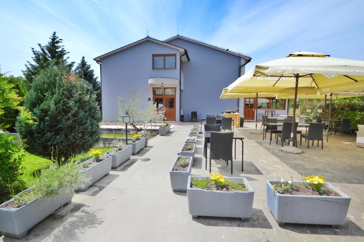 Hotel Tomazici Santalezi Luaran gambar