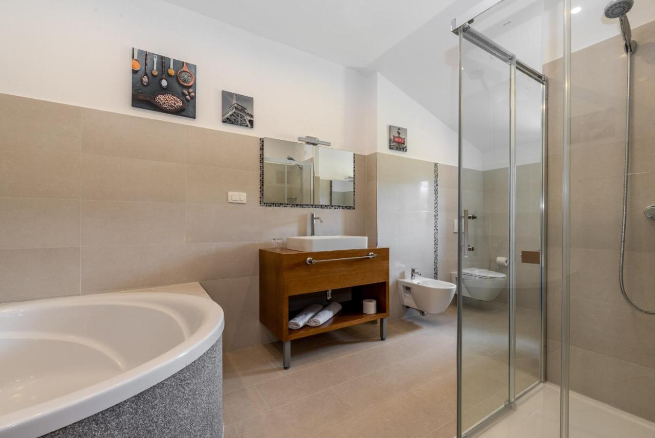 Hotel Tomazici Santalezi Luaran gambar